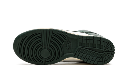 Nike Dunk Low Vintage Green (W)